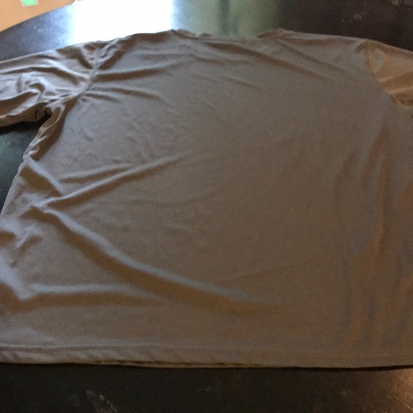 Two Like New Large Reebok Performance T Shirts 🌟 - Picture 6 of 8